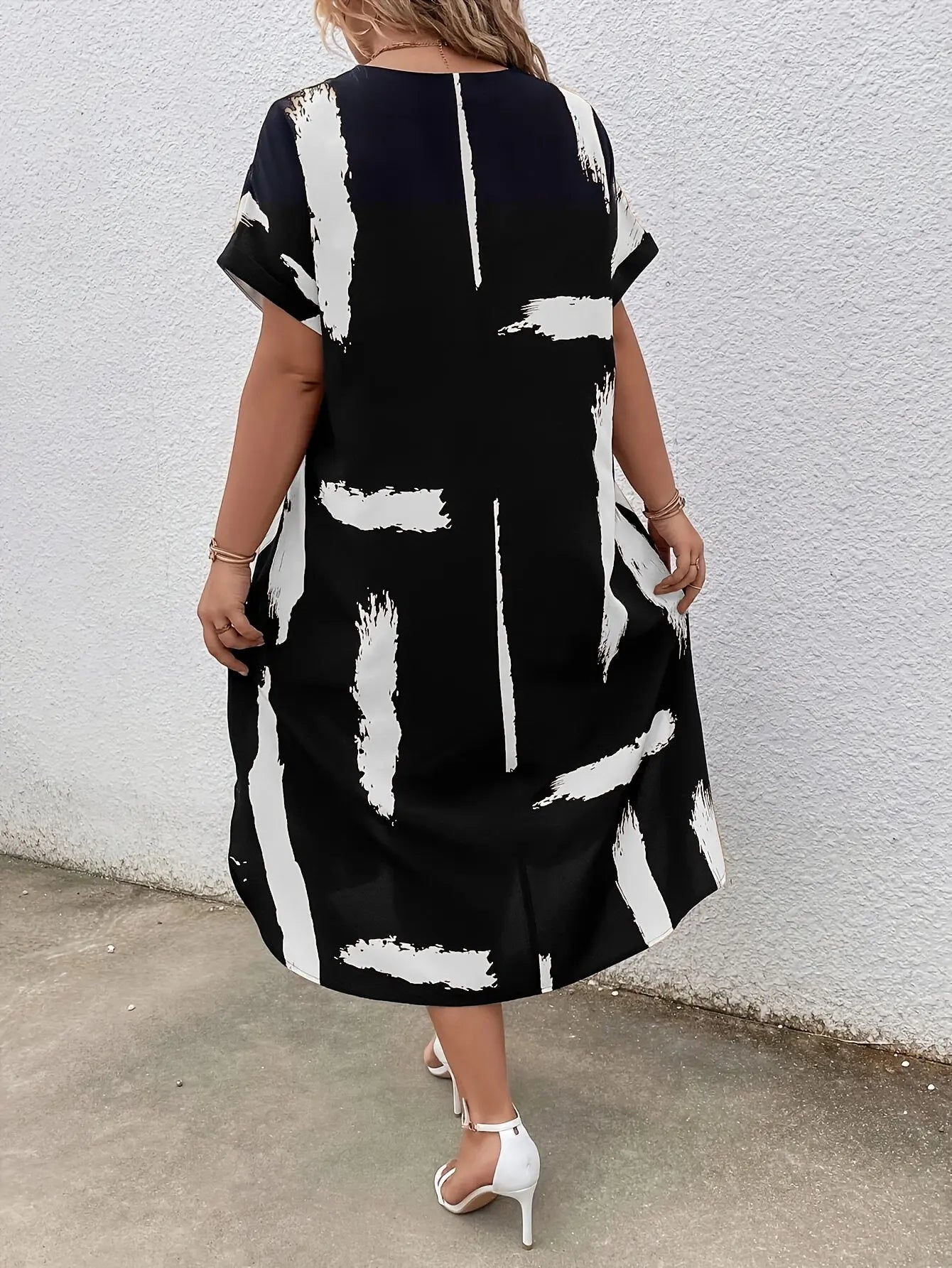 Lauren | Chic Plus Size Midi Dress Velvet Lane Boutique